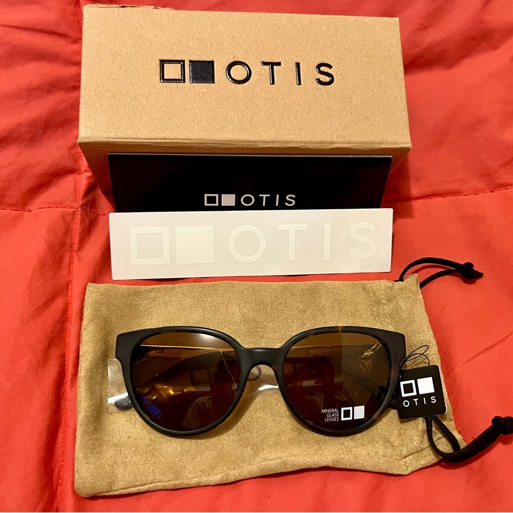Otis Brown Tort Sunglasses - NWT Classic/Timeless Eyewear